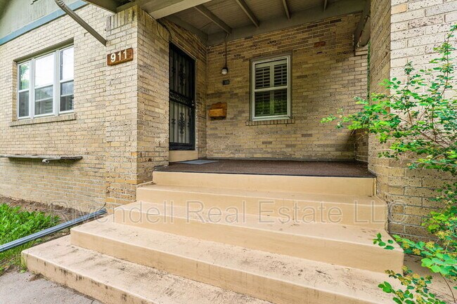 Building Photo - 911 Cook St