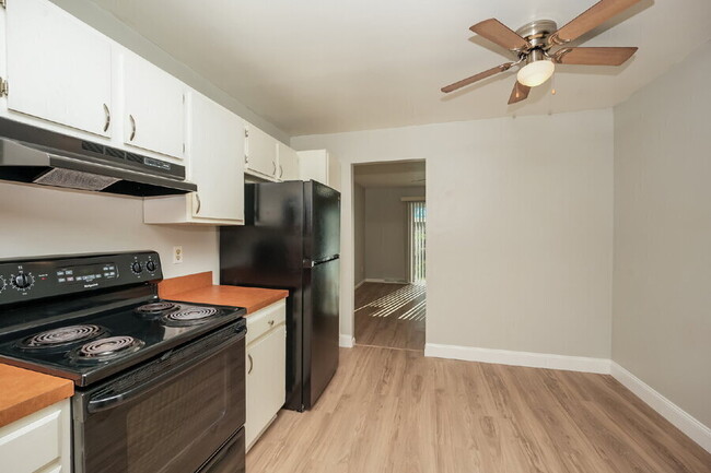 Building Photo - 9471 Madison Ln