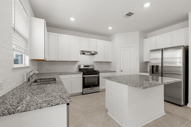 Building Photo - 7611 Royal Oasis Ln