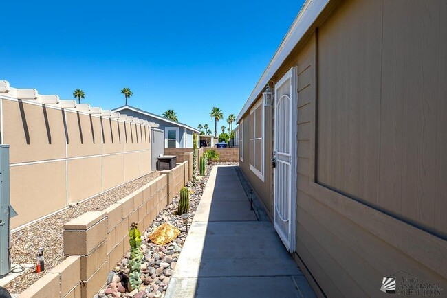 Building Photo - 5584 E 34th St