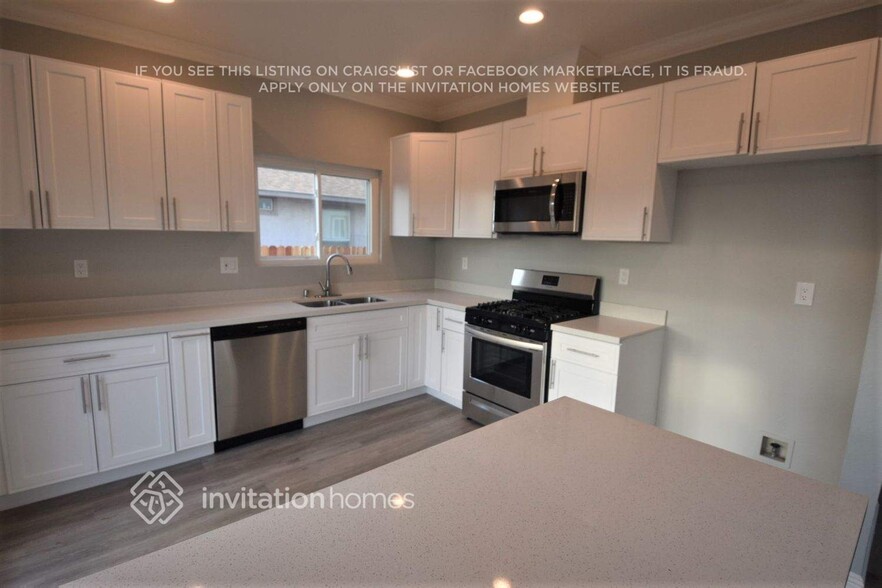 Building Photo - 1070 Silk Oak Dr