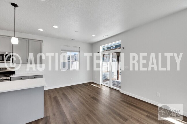 Building Photo - Single Family Home in Syracuse!