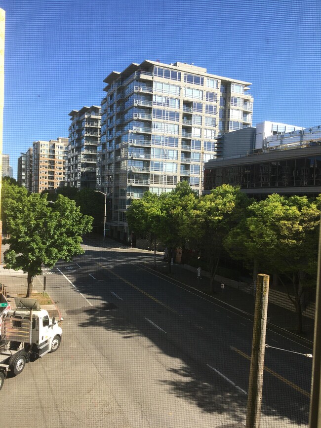 Building Photo - 3016 1st Ave