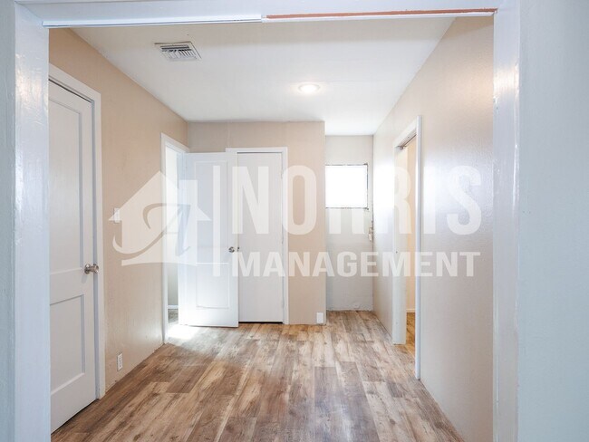 Building Photo - 225 E Aguilar St