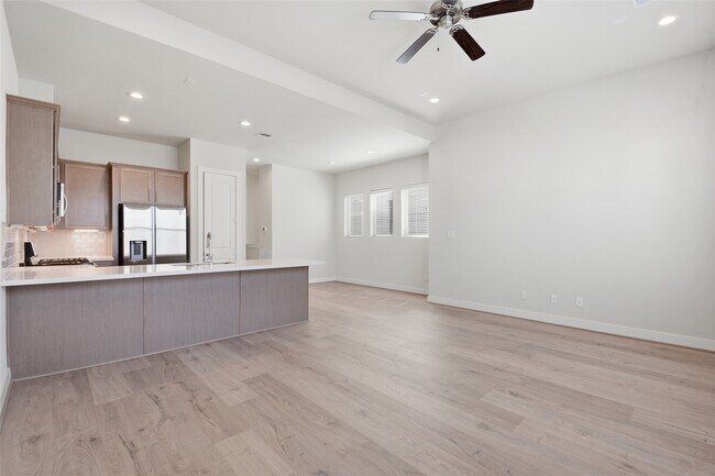 Building Photo - 1106 Yellow Pl