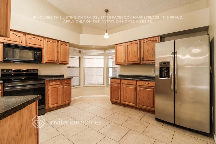 Building Photo - 3700 Montclair Dr