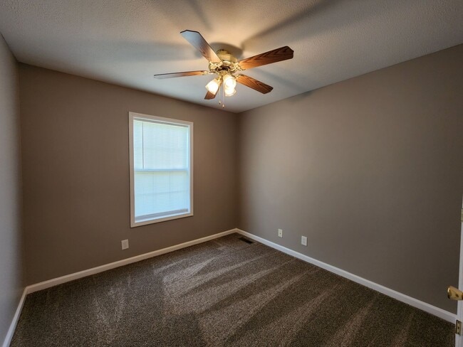 Building Photo - $1700 - 3 Beds 2 Bath + Bonus Room