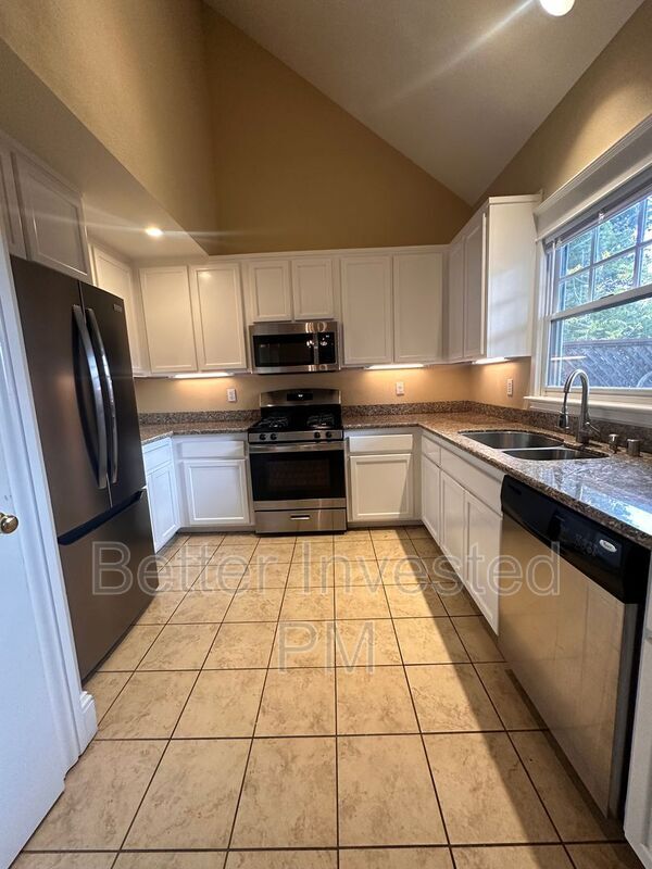 Building Photo - 2065 Hoen Ave