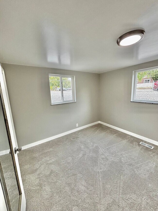 Building Photo - Now Leasing! Beautiful Apartment Steps fro...