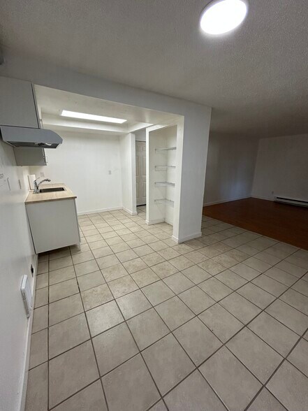 Building Photo - 4401 Saratoga Pl NE