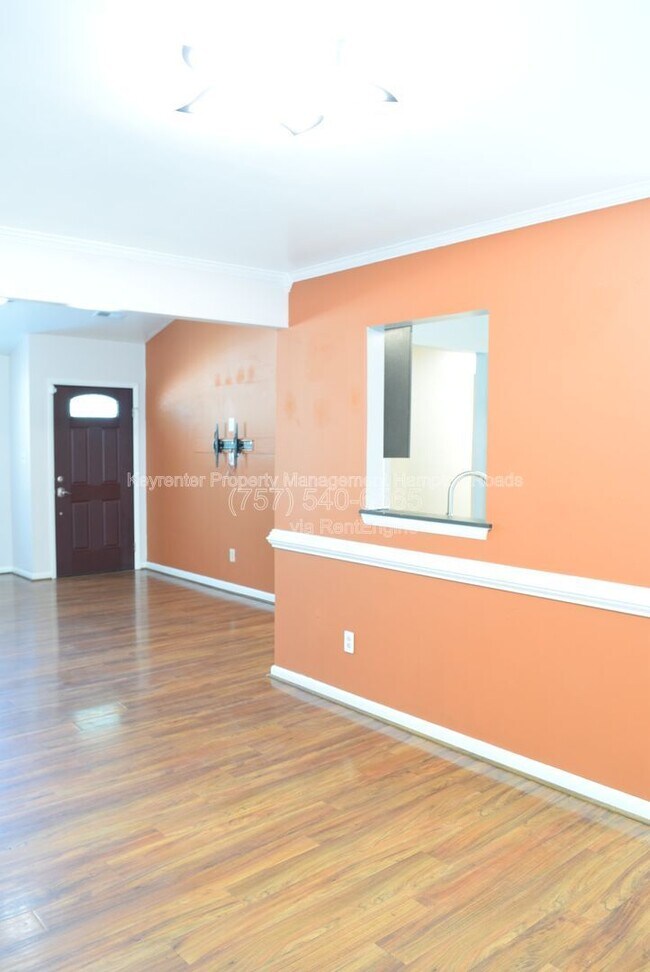 Building Photo - 826 Maywood Cir