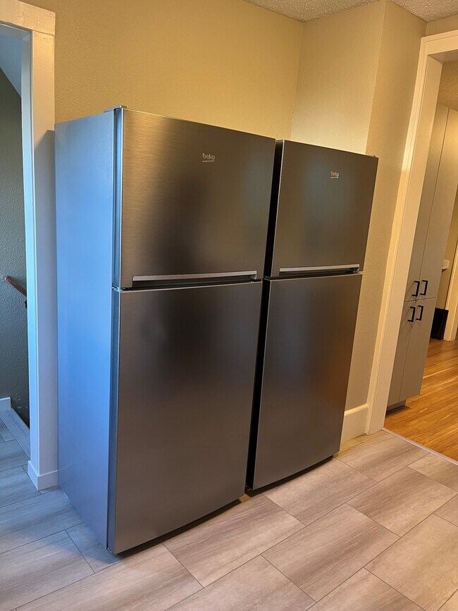 Building Photo - 1093 25th Ave SE