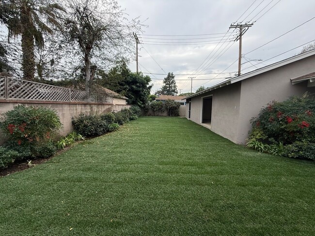 Building Photo - Beautiful Home in a Lovely Neighborhood! Available Spacious 2 Bedroom and Two Bathroom!