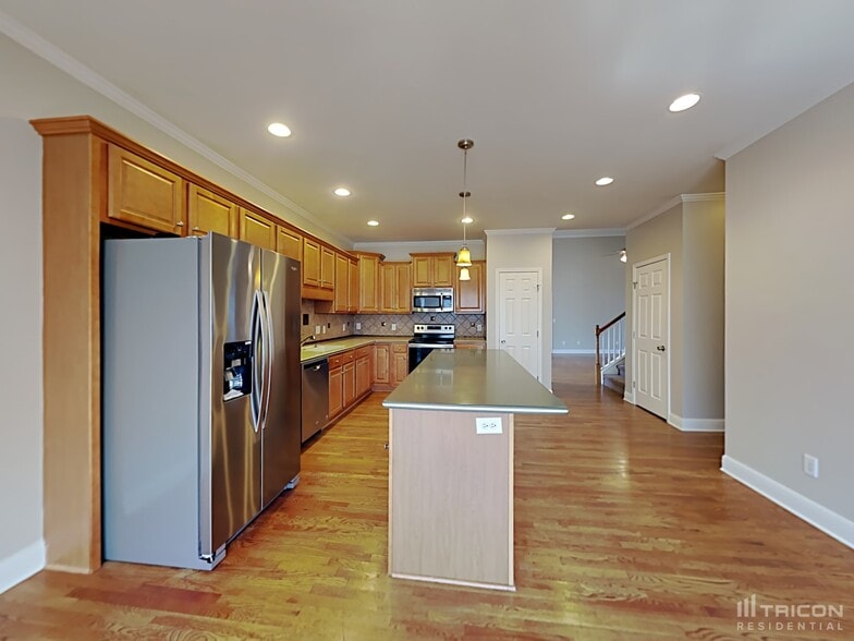Building Photo - 2112 Parliament Dr