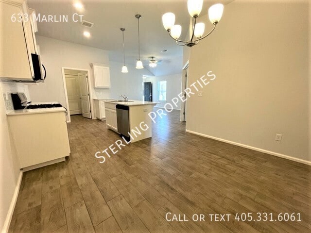 Building Photo - 633 Marlin Ct