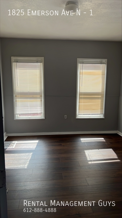 Building Photo - Ready to Rent 3 Bedroom Duplex! Fenced in ...