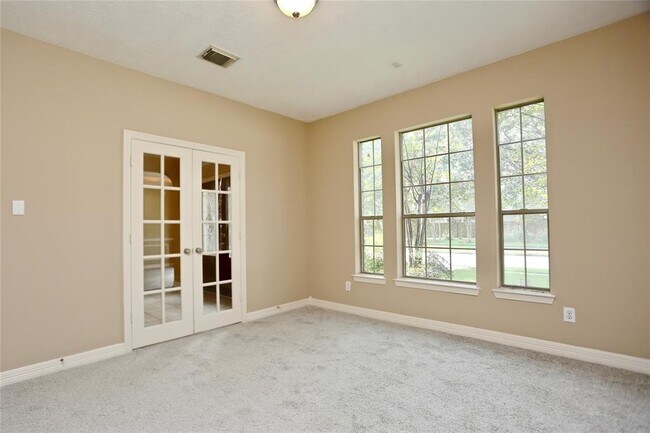 Building Photo - 14010 Norhill Pointe Dr