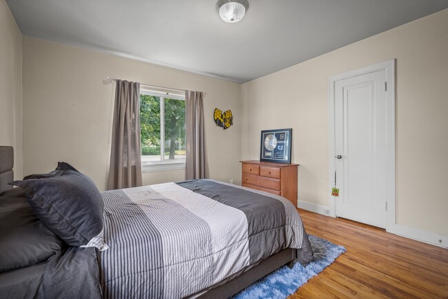 Building Photo - 720 N Foote Ave