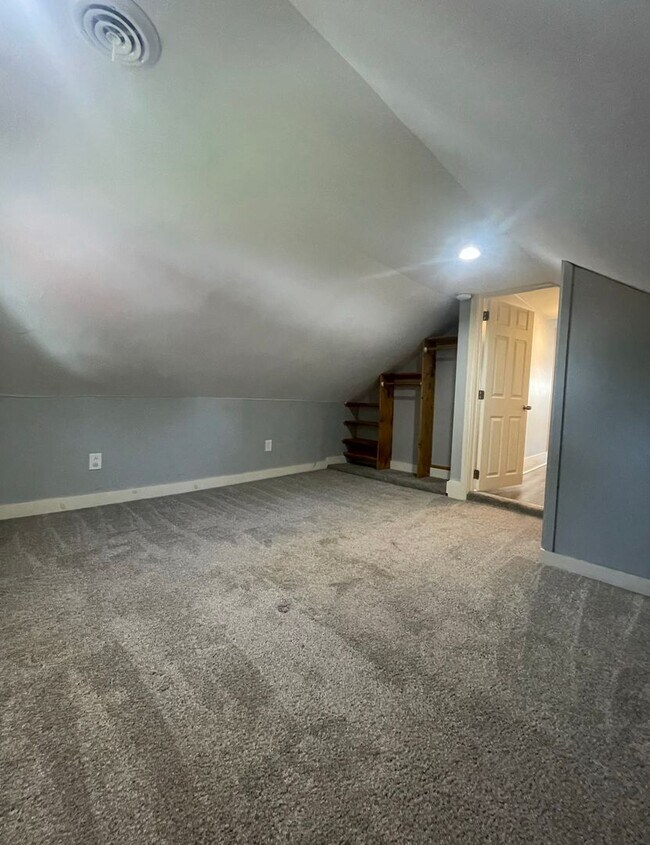 Building Photo - 10 1st Street