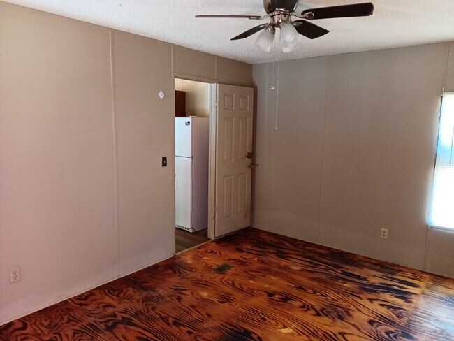 Building Photo - 231 Melody Ln