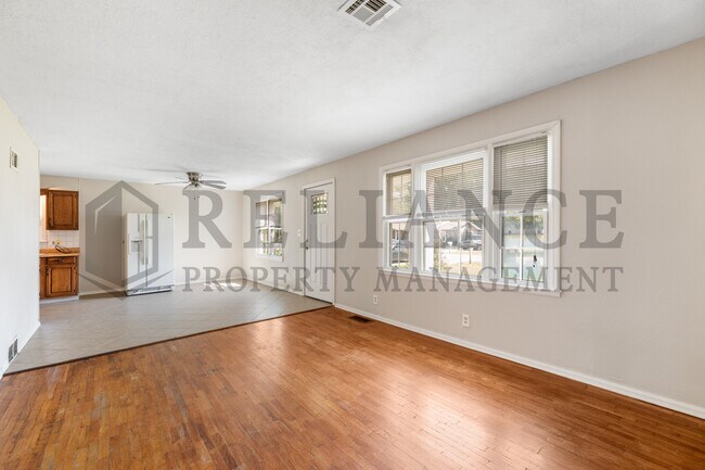 Building Photo - 902 W Wallingford St