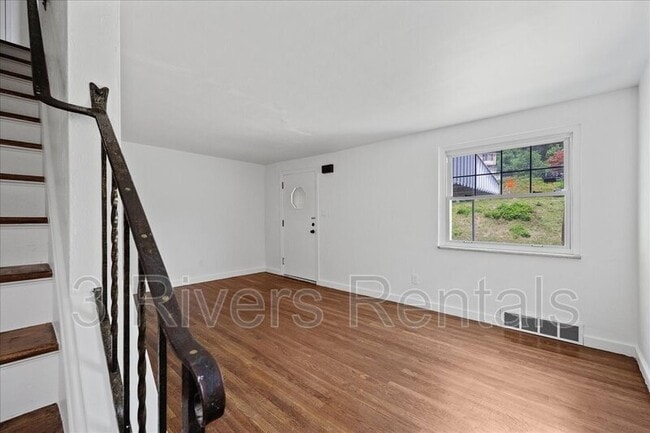 Building Photo - 2182 Pauline Ave