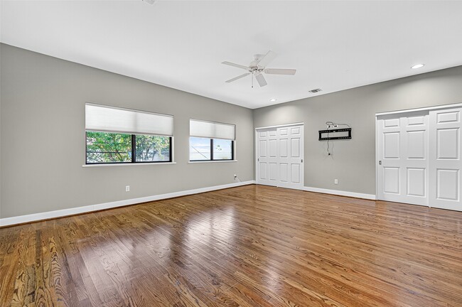 Building Photo - 3027 Bissonnet St