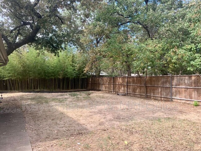 Building Photo - 501 Nottingham Dr