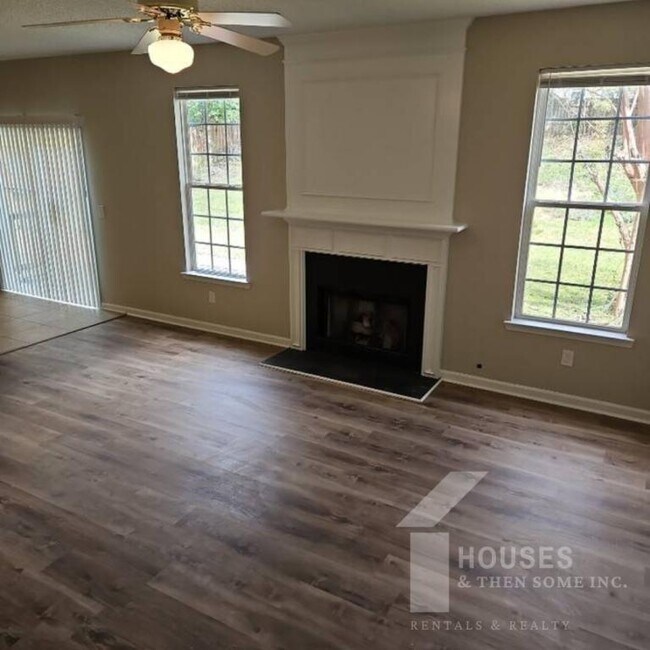 Building Photo - 210 Stapleford Park Dr