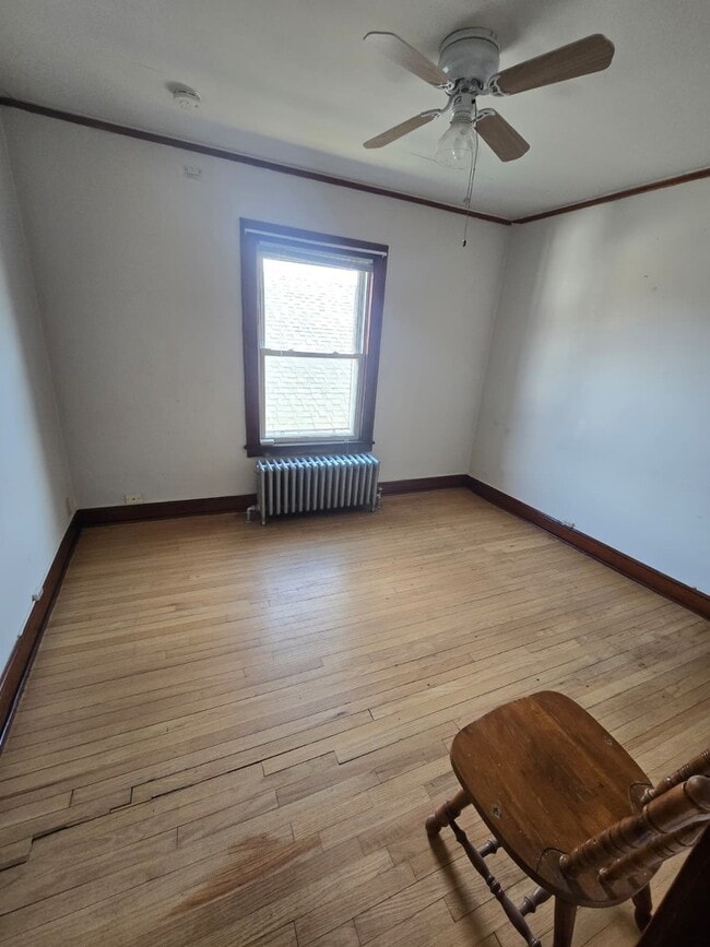 Building Photo - 1014 E Prairie Ave