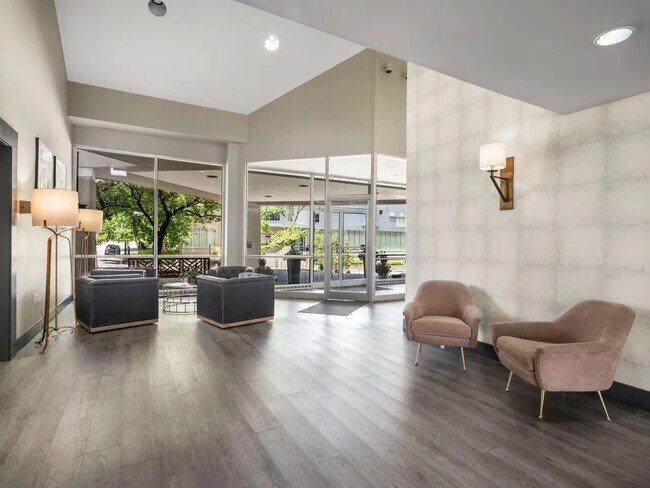 Building Photo - 900 19th Ave S