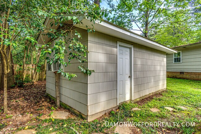 Building Photo - 1827 Parkridge Dr