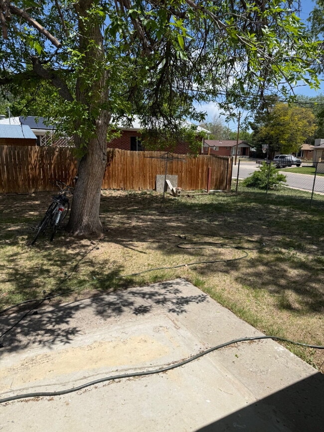 Building Photo - 7070 Beacon Way