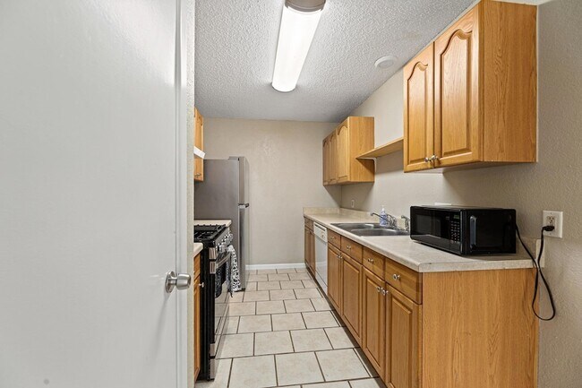 Building Photo - 906 Oleander Ln