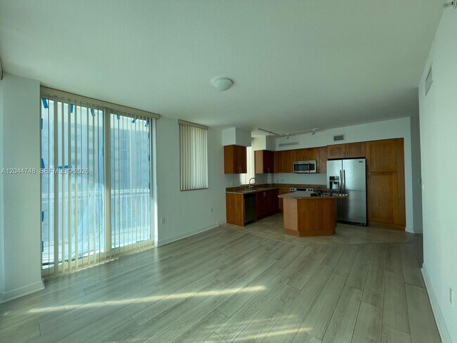 Building Photo - 1755 E Hallandale Beach Blvd