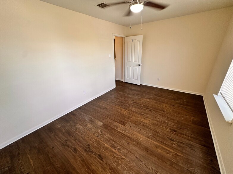 Building Photo - Room in House on Fort Grant Dr