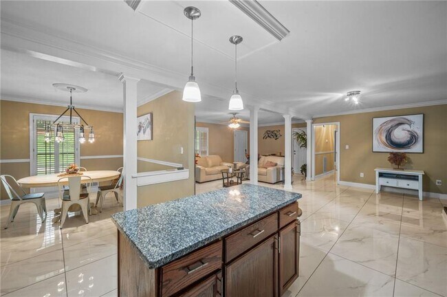 Building Photo - 4839 Lehigh Dr