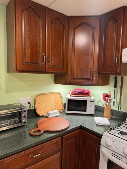 Building Photo - 529 Valley