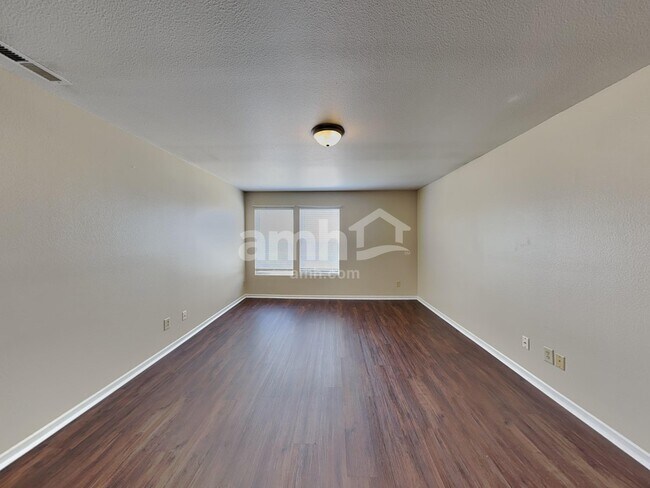 Building Photo - 3347 Hemlock St