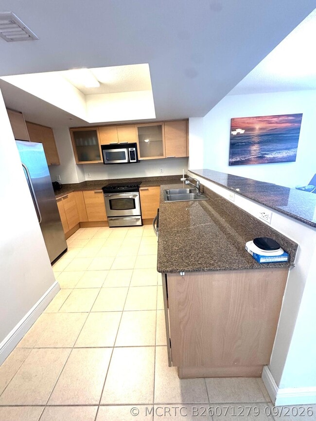 Building Photo - 16699 Collins Ave