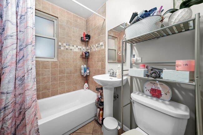 Building Photo - 1929b Grove Ave