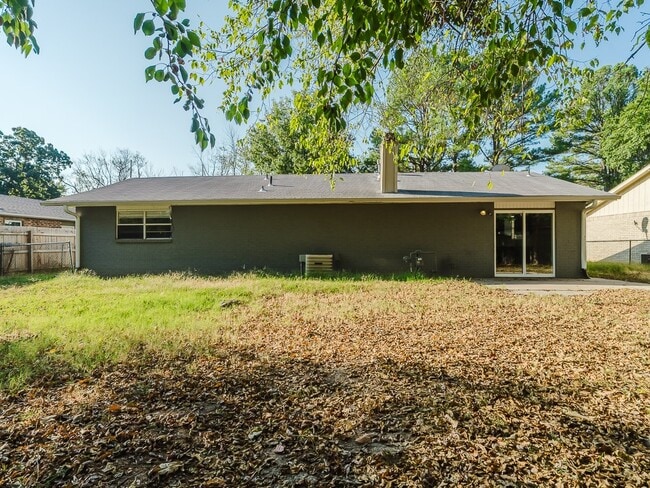 Building Photo - 1319 W Forest Dr