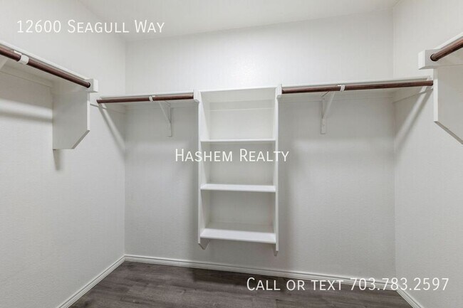 Building Photo - 12600 Seagull Way