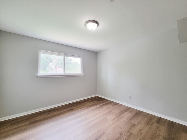 Building Photo - 13406 Glen Erica Dr