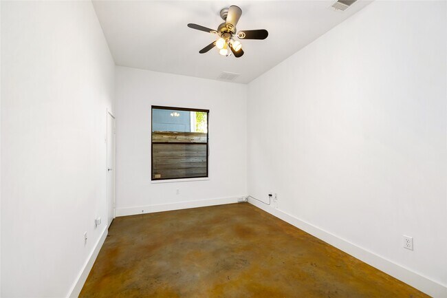 Building Photo - 5012 Cornish St