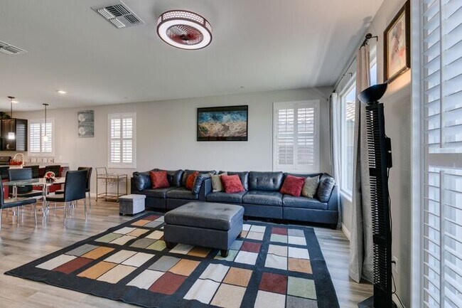 Building Photo - Furnished 5-Bedroom Home with Two Primary Suites