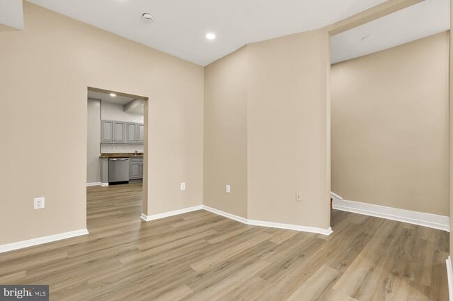 Building Photo - 1033 5th St NE