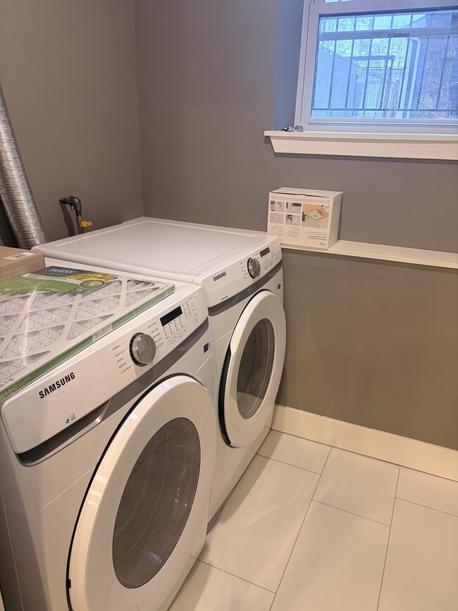 Building Photo - 2719 W Augusta Blvd