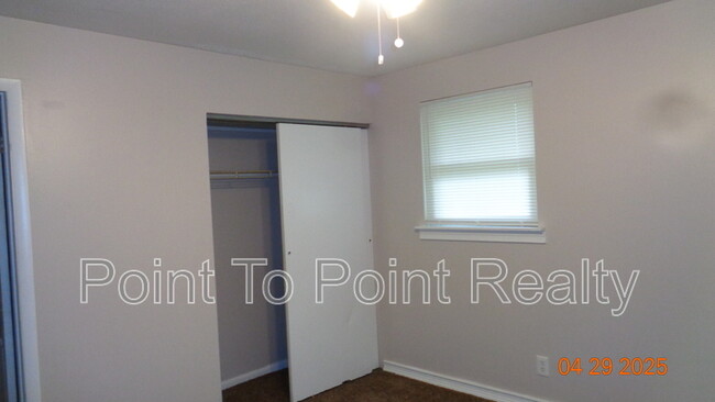 Building Photo - 1204 Crown Dr