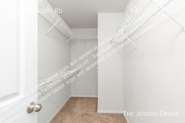 Building Photo - 2002 Magnolia Rd